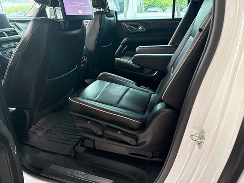 Used 2022 GMC Yukon XL SLT w/ SLT Luxury Package AWD/4WD image 9