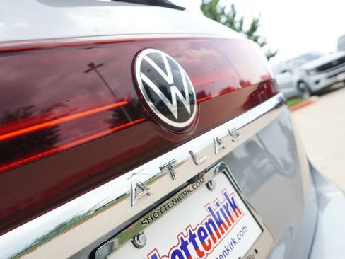Used 2026 Volkswagen Atlas SE FWD image 12