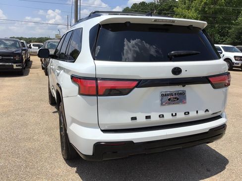 Used 2025 Toyota Sequoia Platinum AWD/4WD image 12