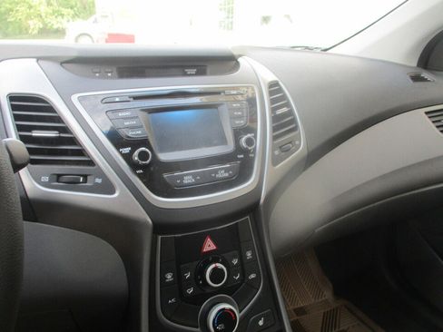 Used 2014 Hyundai Elantra SE w/ Option Group 02 FWD image 39