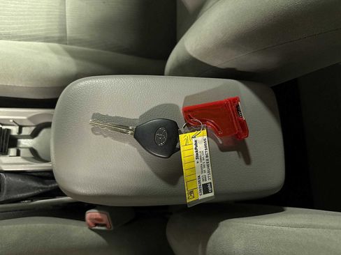 Used 2011 Toyota Corolla LE image 30