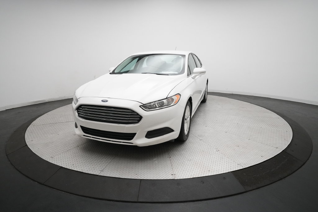 Used 2016 Ford Fusion SE FWD image 12