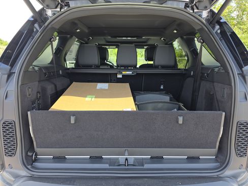 New 2025 Land Rover Discovery S image 11