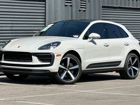 Certified 2023 Porsche Macan AWD/4WD image 1