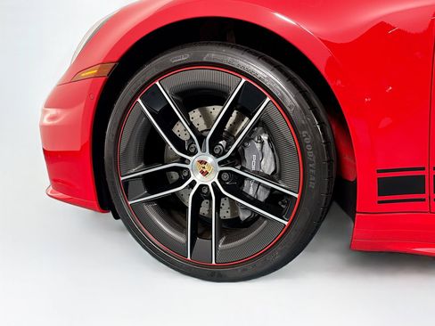Used 2025 Porsche 911 Carrera RWD image 40