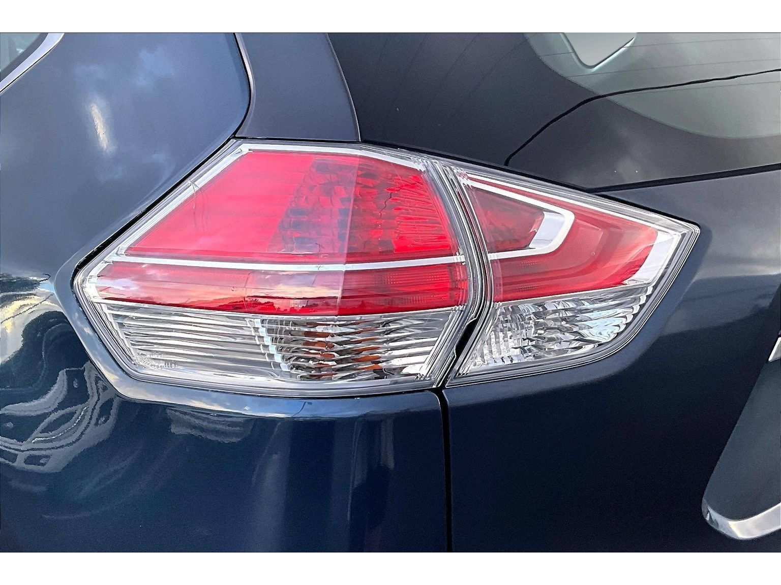 Used 2015 Nissan Rogue S AWD/4WD image 23