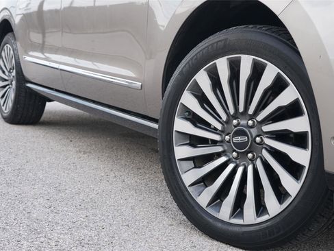 Used 2019 Lincoln Navigator L Reserve AWD/4WD image 2