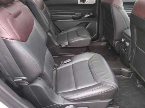 Used 2023 Ford Explorer Platinum w/ Technology Package AWD/4WD image 21