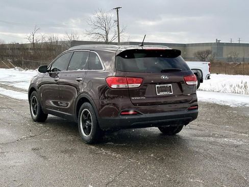 Used 2017 Kia Sorento LX image 5