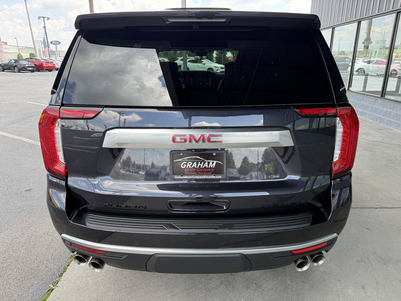 Used 2024 GMC Yukon Denali w/ Advanced Technology Package AWD/4WD image 5