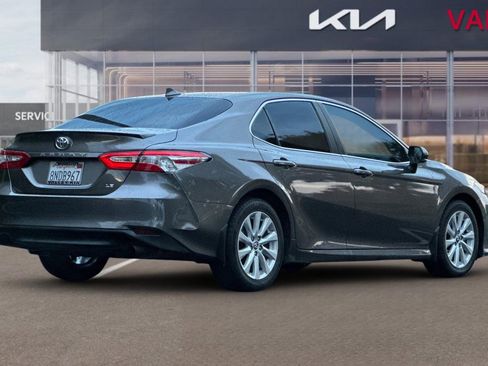 Used 2019 Toyota Camry LE image 4