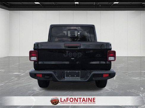 New 2025 Jeep Gladiator Sport image 4