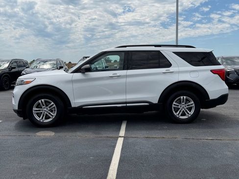 Used 2023 Ford Explorer XLT w/ Equipment Group 202A AWD/4WD image 8