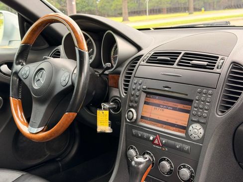 Used 2010 Mercedes-Benz SLK 350 image 13