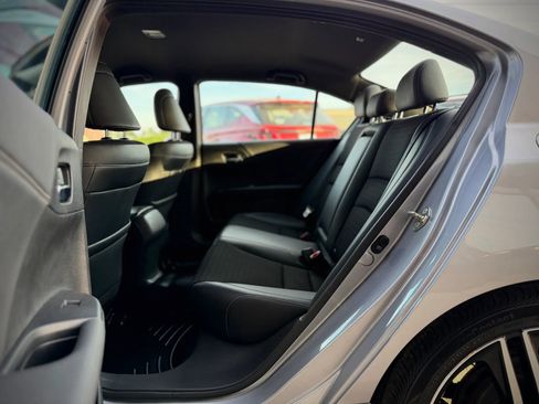 Used 2017 Honda Accord Sport image 14