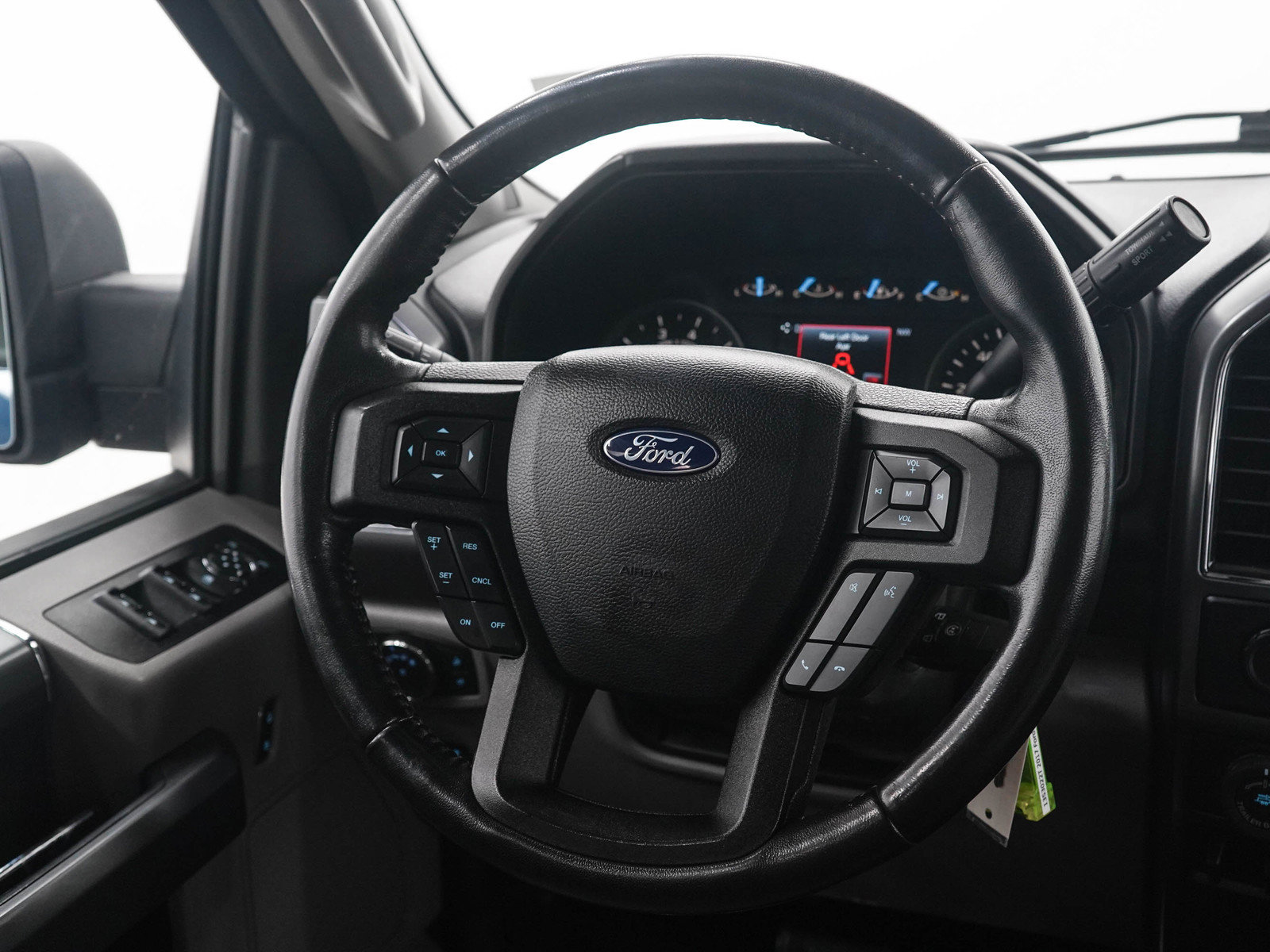 Used 2017 Ford F150 XLT w/ Equipment Group 302A Luxury AWD/4WD image 16