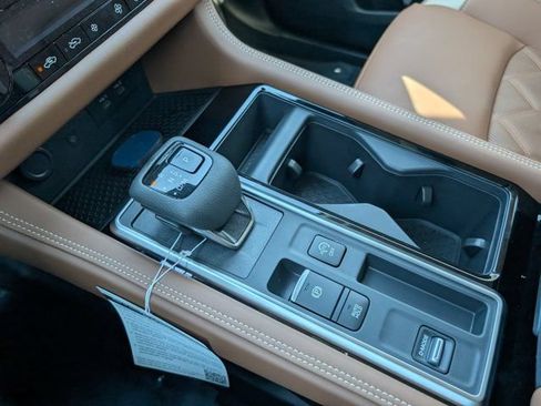 New 2026 Nissan Pathfinder Platinum FWD image 12