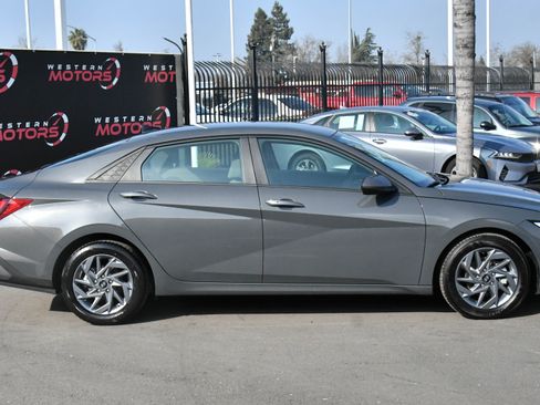 Used 2024 Hyundai Elantra SEL image 9