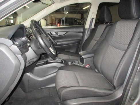 Used 2020 Nissan Rogue SV image 15