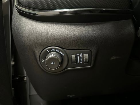Used 2023 Jeep Compass Latitude AWD/4WD image 29