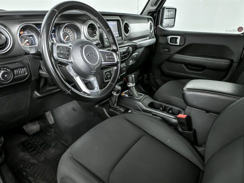 Used 2020 Jeep Wrangler Unlimited Sahara image 18