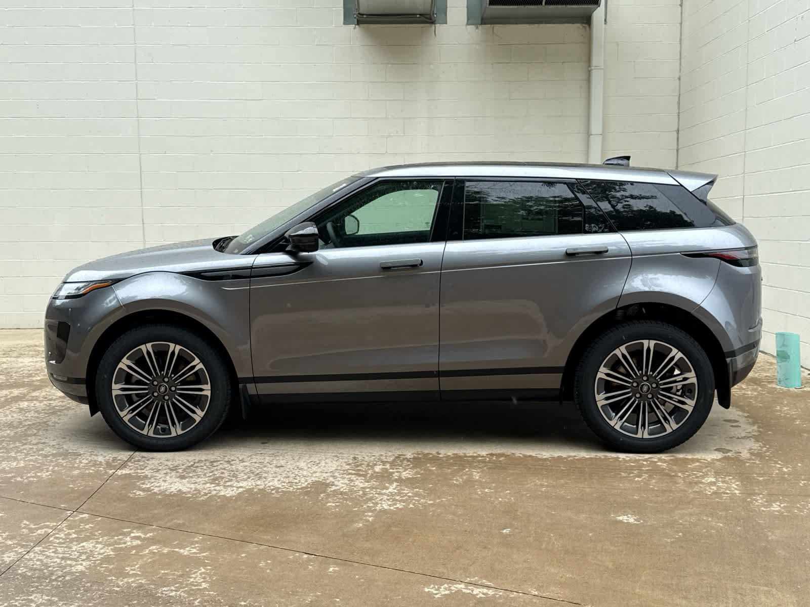 Used 2026 Land Rover Range Rover Evoque S AWD/4WD image 5