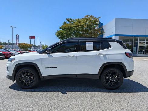 Used 2023 Jeep Compass Latitude w/ Convenience Group AWD/4WD image 5