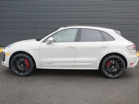 New 2026 Porsche Macan GTS image 2
