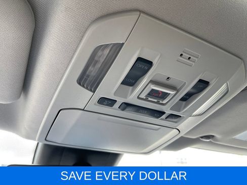 Used 2023 Toyota Highlander XLE FWD image 22