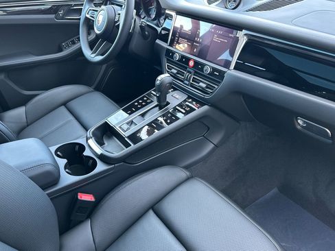 New 2026 Porsche Macan image 18