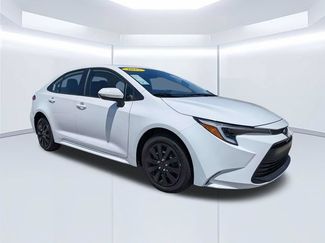 Used 2025 Toyota Corolla LE FWD video 1