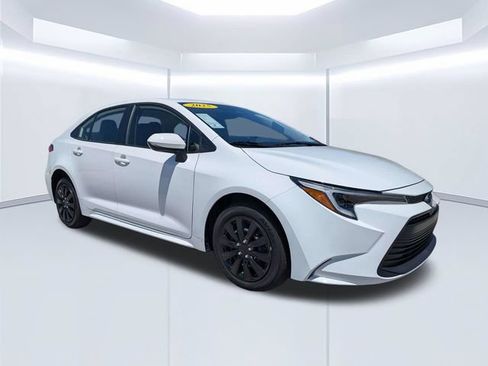 Used 2025 Toyota Corolla LE FWD image 1