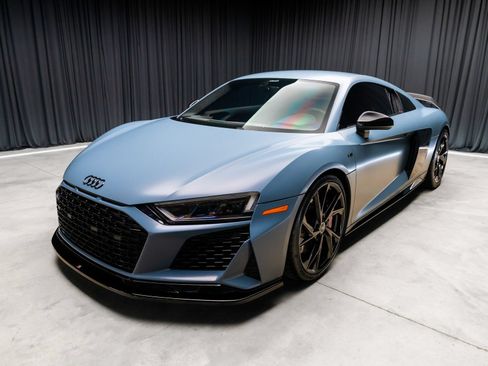 Used 2022 Audi R8 V10 w/ Premium Package RWD image 11