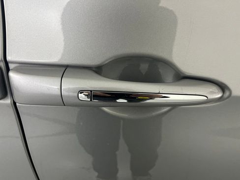 Used 2017 Chrysler Pacifica Touring-L image 48