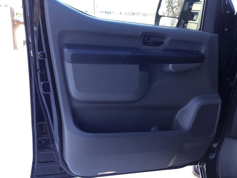 Used 2018 Nissan NV 3500 SL image 14