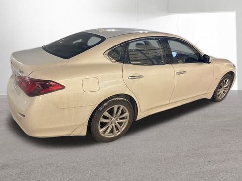 Used 2018 INFINITI Q70 Luxe w/ Cargo Package image 13