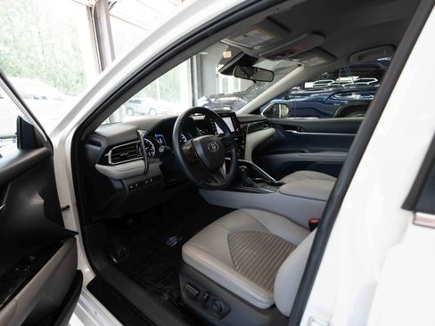 Used 2022 Toyota Camry SE image 8