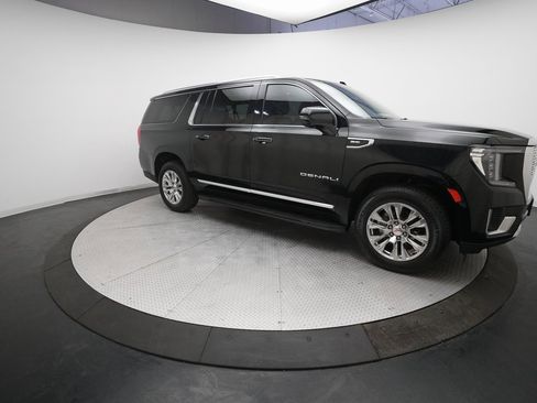 Used 2022 GMC Yukon XL Denali image 13