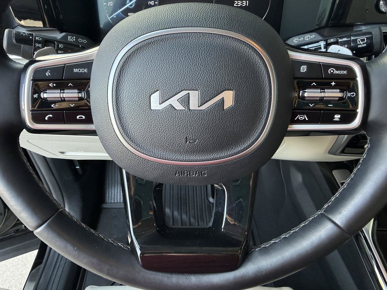Used 2022 Kia Sorento AWD SX Prestige Plug-In Hybrid image 17