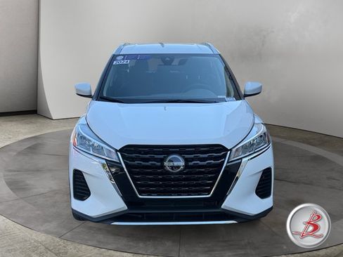Used 2024 Nissan Kicks SV FWD image 2