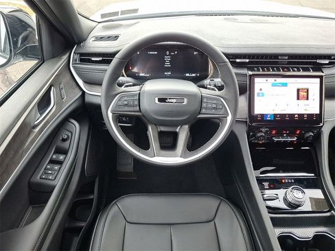 New 2025 Jeep Grand Cherokee L Limited w/ Black Appearance Package image 8