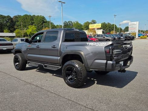 Used 2019 Toyota Tacoma TRD Sport AWD/4WD image 6