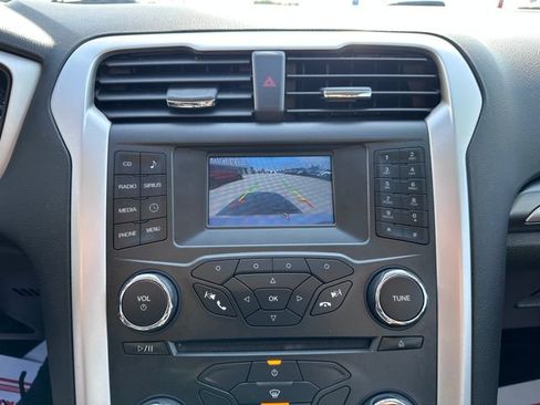 Used 2016 Ford Fusion SE FWD image 13