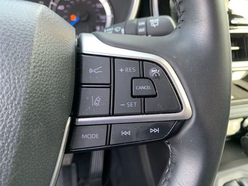 Used 2024 Toyota Highlander XLE image 27