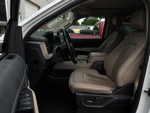 Used 2024 Ford Expedition Limited AWD/4WD image 10