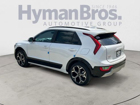 New 2025 Kia Niro EX Touring image 6