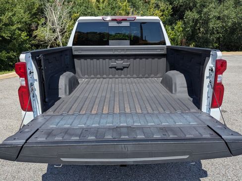 Used 2025 Chevrolet Silverado 1500 High Country AWD/4WD image 11