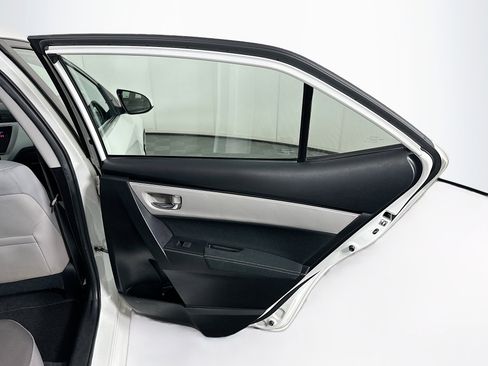 Used 2018 Toyota Corolla LE image 27