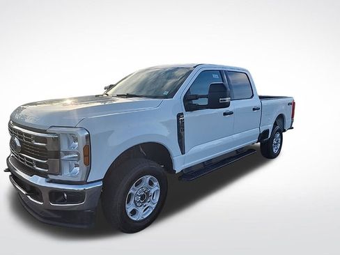 Used 2025 Ford F250 XLT image 3