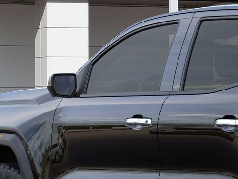 Used 2026 GMC Canyon Denali w/ LPO, Denali Black Edition AWD/4WD image 13